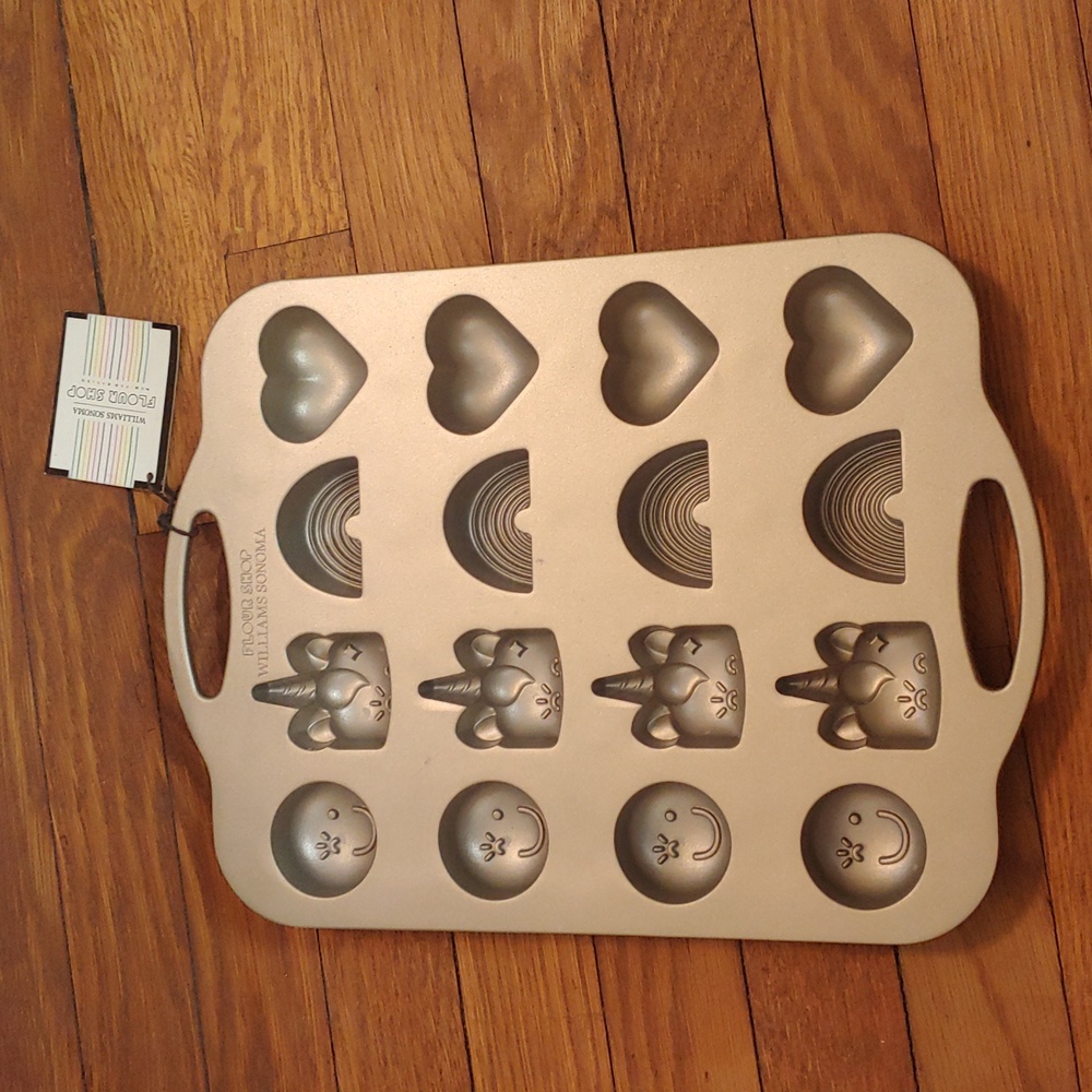 William Sonoma Cakelet Pan
